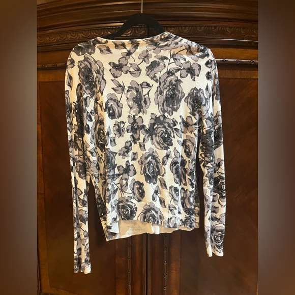 Van Heusen Size Small Gray & White Button Up Floral Top - Picture 8 of 8